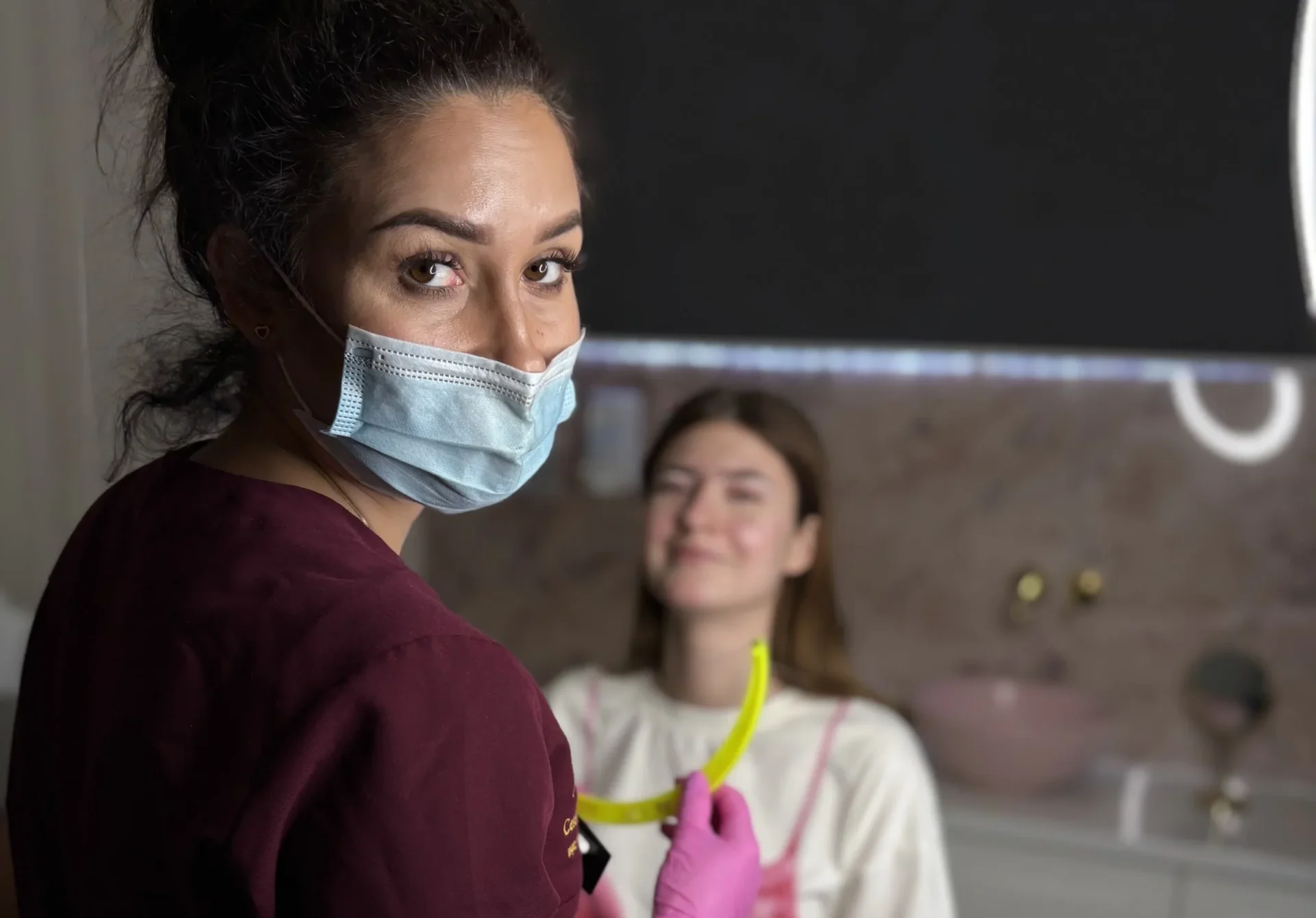 Rysunek wstępny w makijażu permanentnym brwi